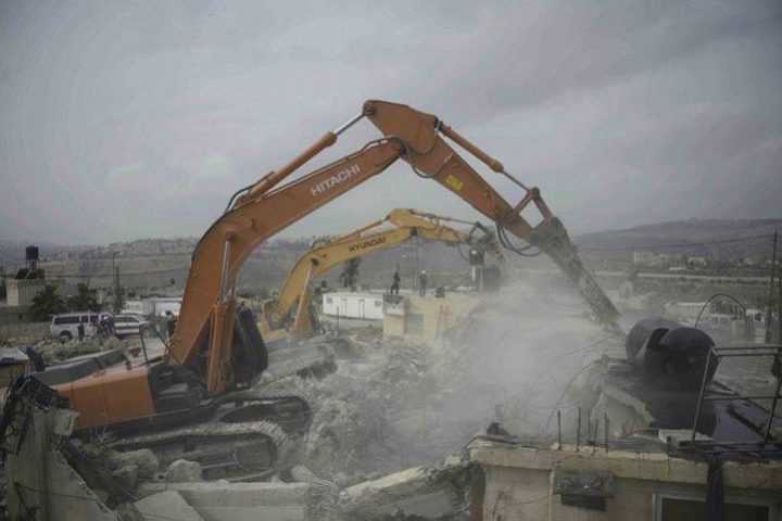 قوات الاحتلال تهدم منزلا في تقوع شرق بيت لحم