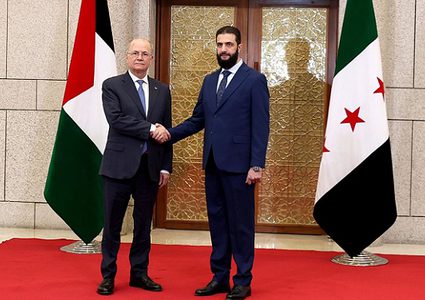 رئيس الحكومة الفلسطينية يجتمع مع أحمد الشرع في دمشق