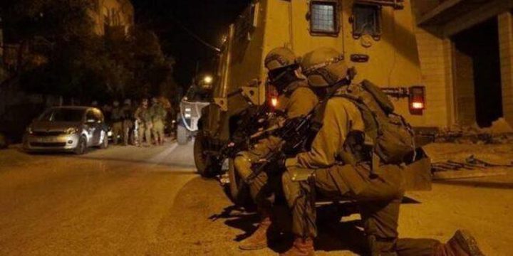 الاحتلال يعتقل مواطنيْن من قرية عين قينيا غرب رام الله