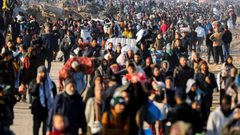 يواصل انتهاك اتفاق الهدنة.. الاحتلال يستهدف العائدين إلى شمال غزة