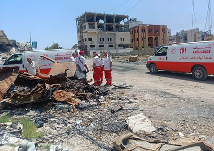 الهلال الأحمر: الاحتلال يطلق النار صوب مركبة إسعاف غرب رفح