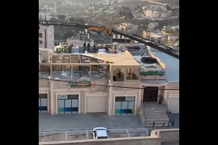 بالفيديو| الاحتلال يهدم مسجدًا في قرية صور باهر بالقدس