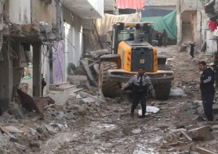 عدوان الاحتلال على طولكرم ومخيمها لليوم الثاني وسط دمار واسع ونزوح الأهالي