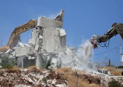 الاحتلال يواصل هدم المنازل ويُمعن في تهجير العائلات في الخليل وأريحا