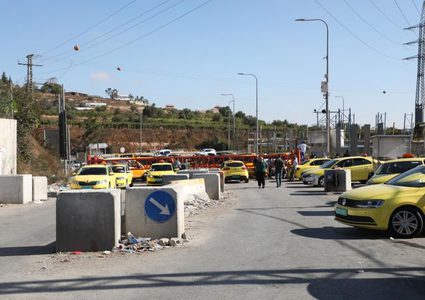 الحواجز الإسرائيلية ..قطعٌ لأوصال الضفة وفصولٌ من المعاناة والإذلال