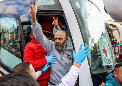 الاحتلال يفرج عن الدفعة الثالثة من المعتقلين ضمن اتفاق وقف إطلاق النار
