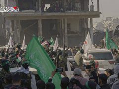 صور تسليم الجزء الأول من الدفعة الثالثة للأسرى الصهاينة في قطاع غزة ضمن المرحلة الأولى من "صفقة طوفان الأقصى" لتبادل الأسرى.