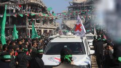 صور تسليم الجزء الأول من الدفعة الثالثة للأسرى الصهاينة في قطاع غزة ضمن المرحلة الأولى من "صفقة طوفان الأقصى" لتبادل الأسرى.