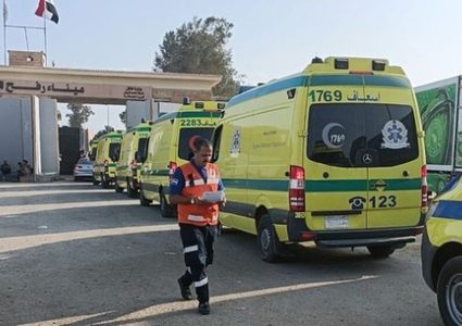 وزارة الصحة تعلن عن خروج أول فوج من المرضى والجرحى عبر معبر رفح