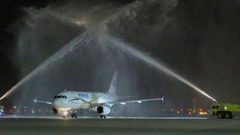 تايلاند:طائرات تقوم برش الماء المثلج أو الثلج الجاف فوق بانكوك