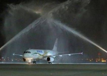 تايلاند:طائرات تقوم برش الماء المثلج أو الثلج الجاف فوق بانكوك