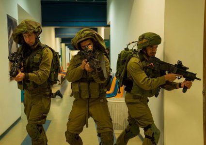 الاحتلال يقتحم محيط مستشفى الأهلي بمدينة الخليل