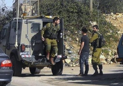 الاحتلال يعتقل سبعة مواطنين من دير عمار غرب رام الله