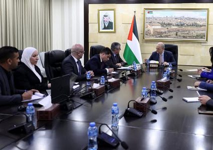 مصطفى يبحث خطة وزارة الأشغال العامة والإسكان للتعافي وإعادة إعمار قطاع غزة