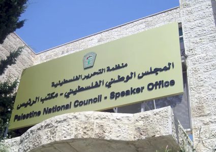 المجلس الوطني يندد بحرق مسجد في أريحا ويطالب بالتصدي لعربدة المستوطنين