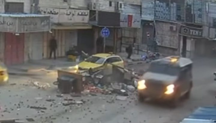 الاحتلال يدمر بسطات الخضار في طولكرم