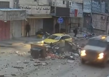 الاحتلال يدمر بسطات الخضار في طولكرم