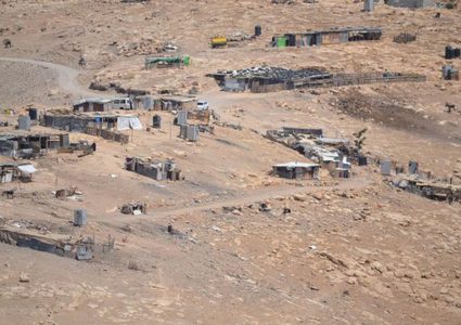 مستوطنون يداهمون "المليحات" غرب أريحا ويدمرون مصادر المياه والأعلاف