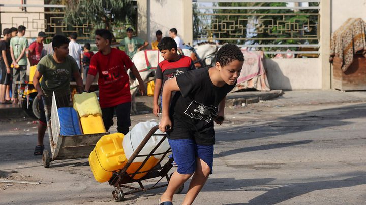 توقيع اتفاقية بمليوني دولار لتوفير احتياجات المياه الطارئة لقطاع غزة