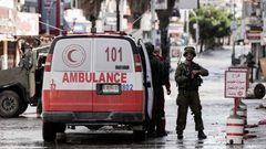 الاحتلال يحتجز مركبة إسعاف على حاجز عسكري  جنوب شرق نابلس