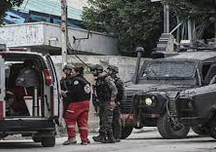 الاحتلال يعيق عمل الطواقم الطبية في طمون ويحتجز إحدى مركبات الهلال