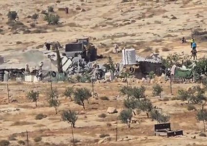 الاحتلال يردم بئري مياه في قرية كرمة جنوب الخليل