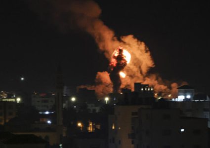 طائرات الاحتلال تشن غارات على جنوب وشرق لبنان