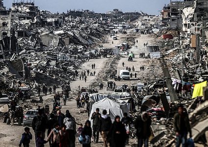 حماس تطالب بقمة عربية طارئة لرفض خطة تهجير الغزيين