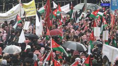 مظاهرات حاشدة في الأردن رفضا لتصريحات ترامب لتهجير الفلسطينيين