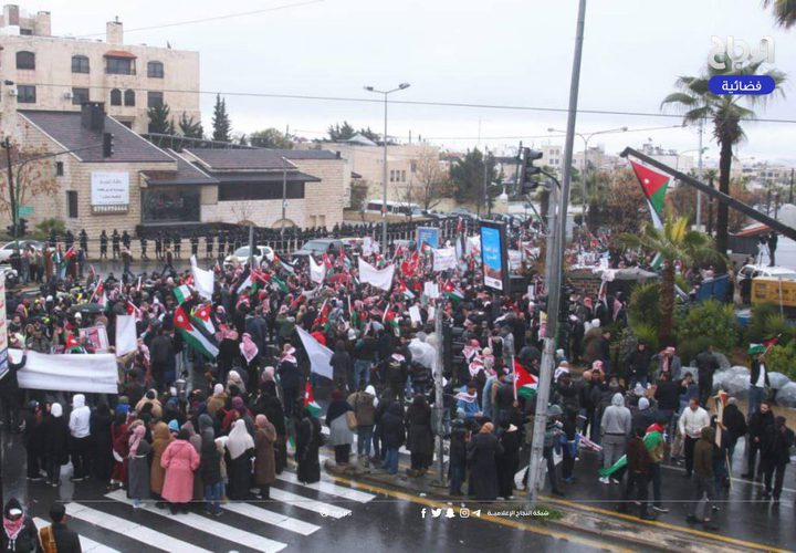 مظاهرات حاشدة في الأردن رفضا لتصريحات ترامب لتهجير الفلسطينيين