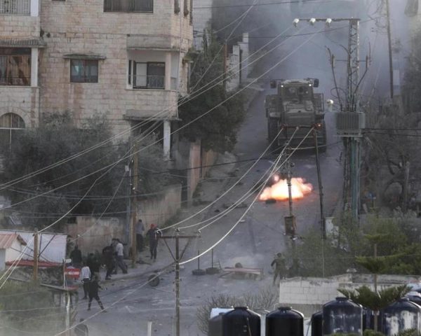 الاحتلال يواصل عدوانه على مدينة ومخيم طولكرم لليوم الـ13 على التوالي