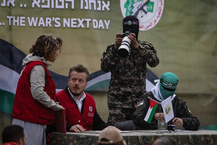 الصليب الأحمر يدعو لإجراء عملية تبادل الرهائن المقبلة بشكل غير علني