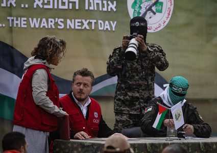 الصليب الأحمر يدعو لإجراء عملية تبادل الرهائن المقبلة بشكل غير علني