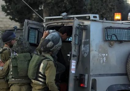 الاحتلال يعتقل شابا بعد محاصرته منزلا في النصارية بالأغوار الشمالية