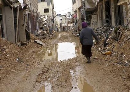 الاحتلال ينكل بالمواطنين أثناء تنقلهم بالقرب من مدخل سلفيت