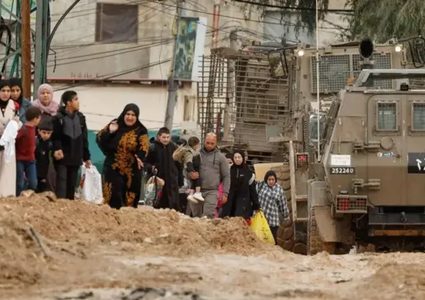 الاحتلال يجبر 200 عائلة في مخيم الفارعة على النزوح