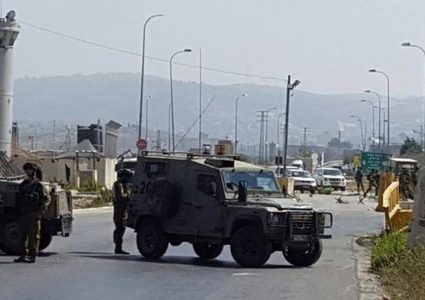 الاحتلال يغلق مدخل قرية المنشية