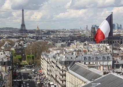 الخارجية الفرنسية: اللاجئون السوريون يمكنهم العودة مؤقتاً إلى بلدهم