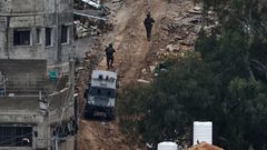 الاحتلال يواصل عدوانه شمال الضفة ويأمر سكان نور شمس بإخلائه