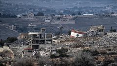 "928 خرقا للاتفاق".. إسرائيل تحرق وتفجر منازل ببلدتين جنوب لبنان