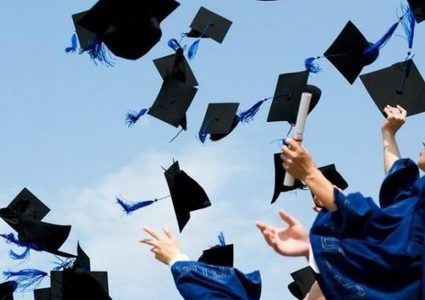 "التعليم العالي" تعلن عن منح دراسية في باكستان