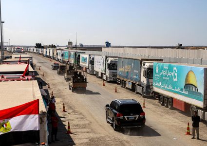 مصدر رسمي مصري ينفي تلقي بلاده رسوماً لإدخال المساعدات إلى غزة