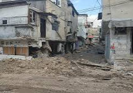 الاحتلال يداهم عددا من المنازل في مخيم عسكر وأحياء في نابلس