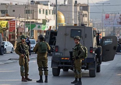 الاحتلال يقتحم حزما ويستولي على 20 مركبة