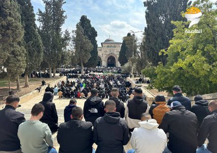 40 ألفا يؤدون صلاة الجمعة في المسجد الأقصى