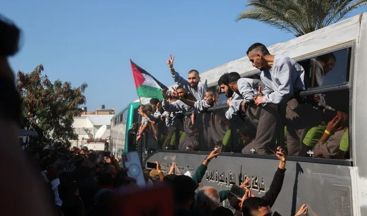 الاحتلال يفرج عن الدفعة السادسة من الأسرى الفلسطينيين
