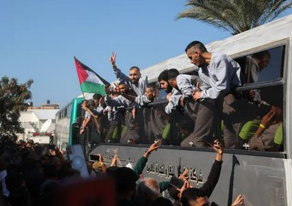 الاحتلال يفرج عن الدفعة السادسة من الأسرى الفلسطينيين