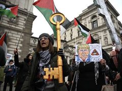تظاهرة ضخمة في لندن؛ دعماً لفلسطين ورفضاً لمخططات التهجير.