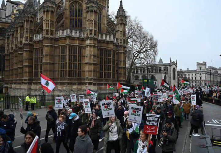 تظاهرة ضخمة في لندن؛ دعماً لفلسطين ورفضاً لمخططات التهجير.