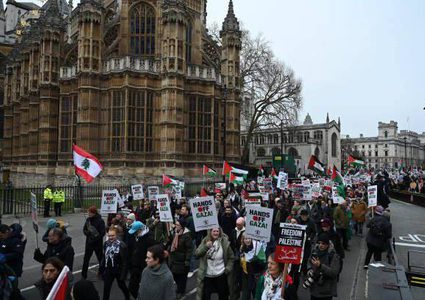 تظاهرة ضخمة في لندن؛ دعماً لفلسطين ورفضاً لمخططات التهجير.